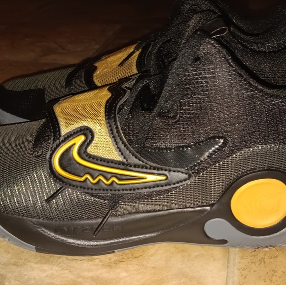 [SOLD]Nike KD Trey 5 XBlack Metallic Gold Green - Picture 2 of 6